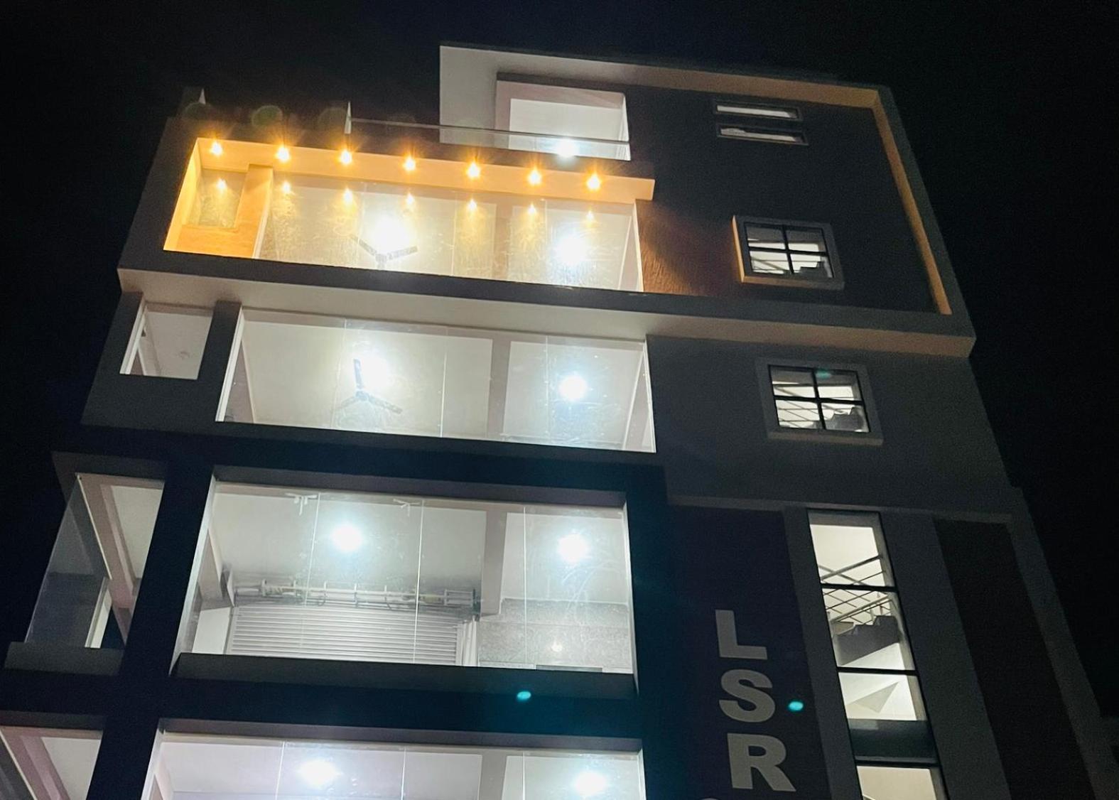 Pearl Stays, Tirupati - Very Convenient For The People Coming From Bangalore And Chennai - You Can Skip City Traffic While Reaching Any Temple In Tirupati - Covered Parking - 24Hrs Front Desk And Hot Water - Free Wifi - Flexible Checkin-In Check-Out Exterior photo