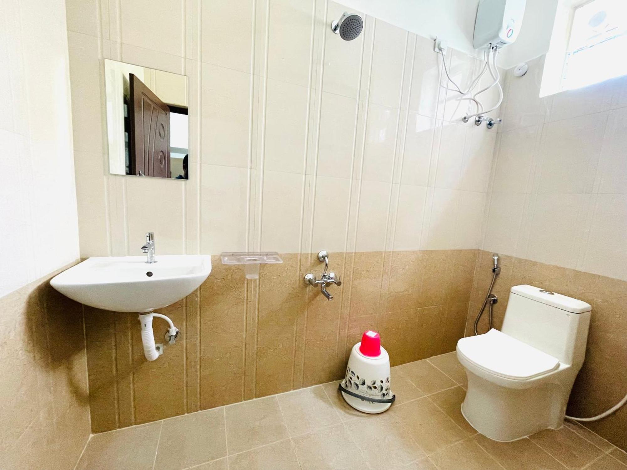 Pearl Stays, Tirupati - Very Convenient For The People Coming From Bangalore And Chennai - You Can Skip City Traffic While Reaching Any Temple In Tirupati - Covered Parking - 24Hrs Front Desk And Hot Water - Free Wifi - Flexible Checkin-In Check-Out Exterior photo