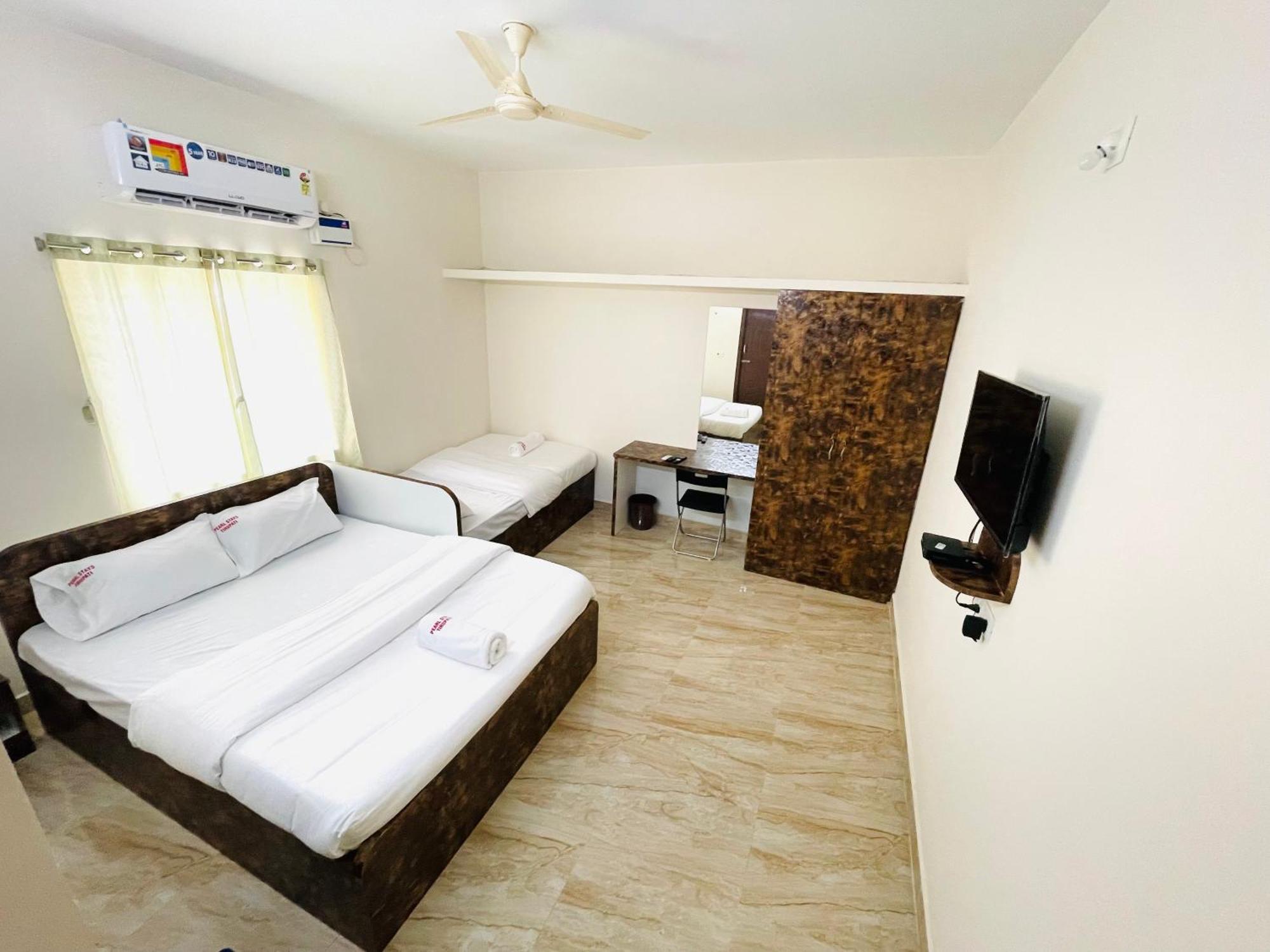 Pearl Stays, Tirupati - Very Convenient For The People Coming From Bangalore And Chennai - You Can Skip City Traffic While Reaching Any Temple In Tirupati - Covered Parking - 24Hrs Front Desk And Hot Water - Free Wifi - Flexible Checkin-In Check-Out Exterior photo