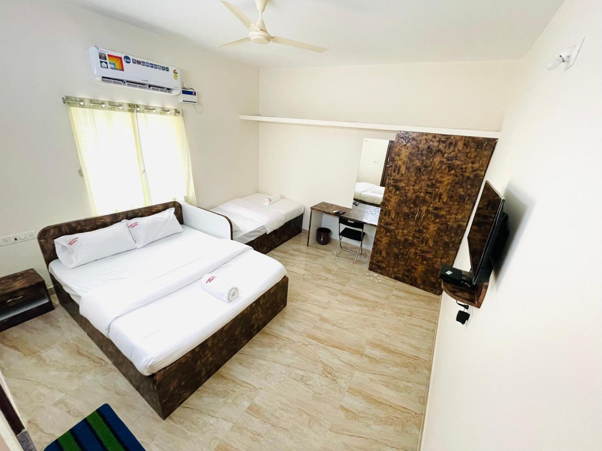 Pearl Stays, Tirupati - Very Convenient For The People Coming From Bangalore And Chennai - You Can Skip City Traffic While Reaching Any Temple In Tirupati - Covered Parking - 24Hrs Front Desk And Hot Water - Free Wifi - Flexible Checkin-In Check-Out Exterior photo