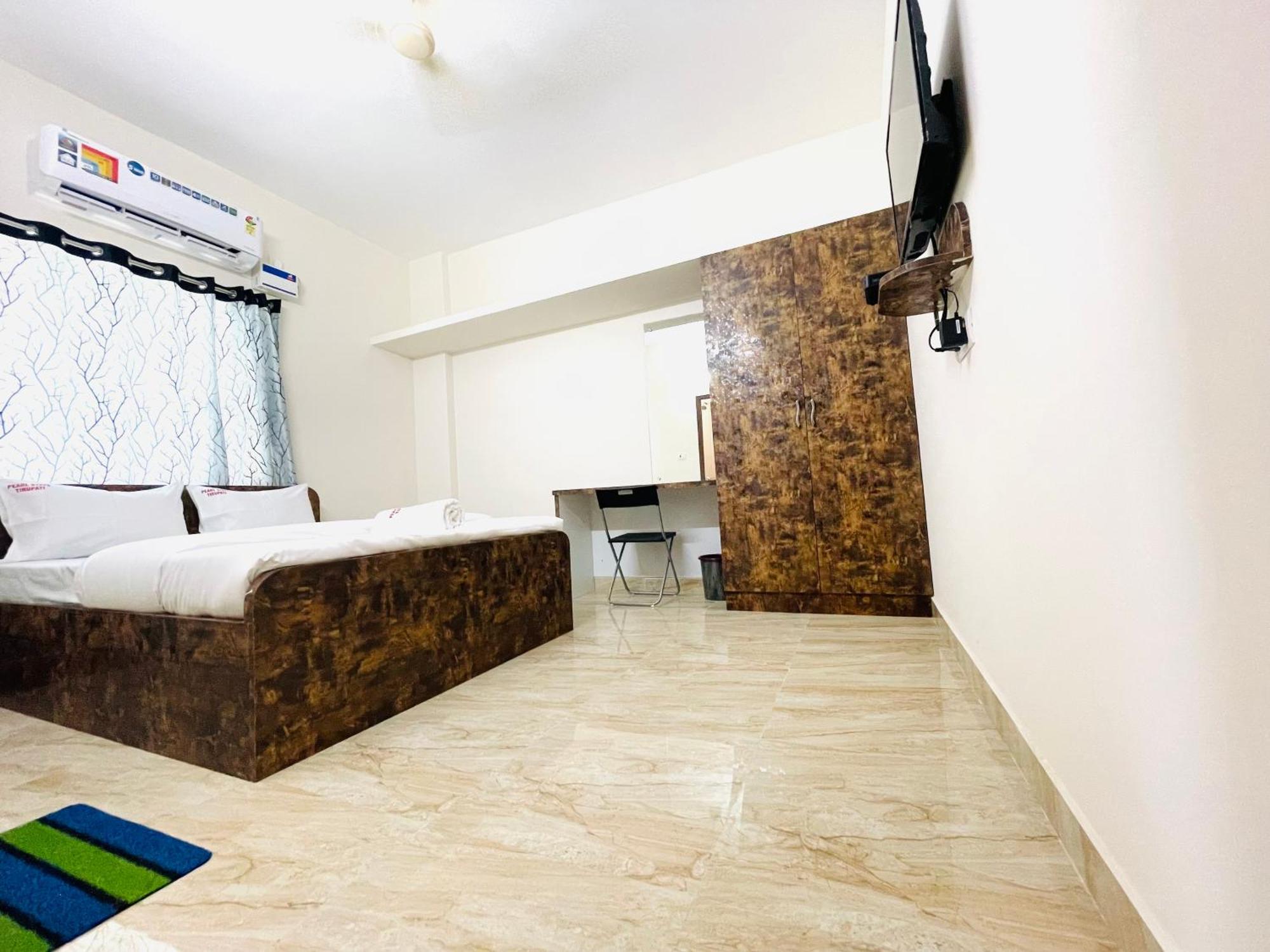 Pearl Stays, Tirupati - Very Convenient For The People Coming From Bangalore And Chennai - You Can Skip City Traffic While Reaching Any Temple In Tirupati - Covered Parking - 24Hrs Front Desk And Hot Water - Free Wifi - Flexible Checkin-In Check-Out Exterior photo