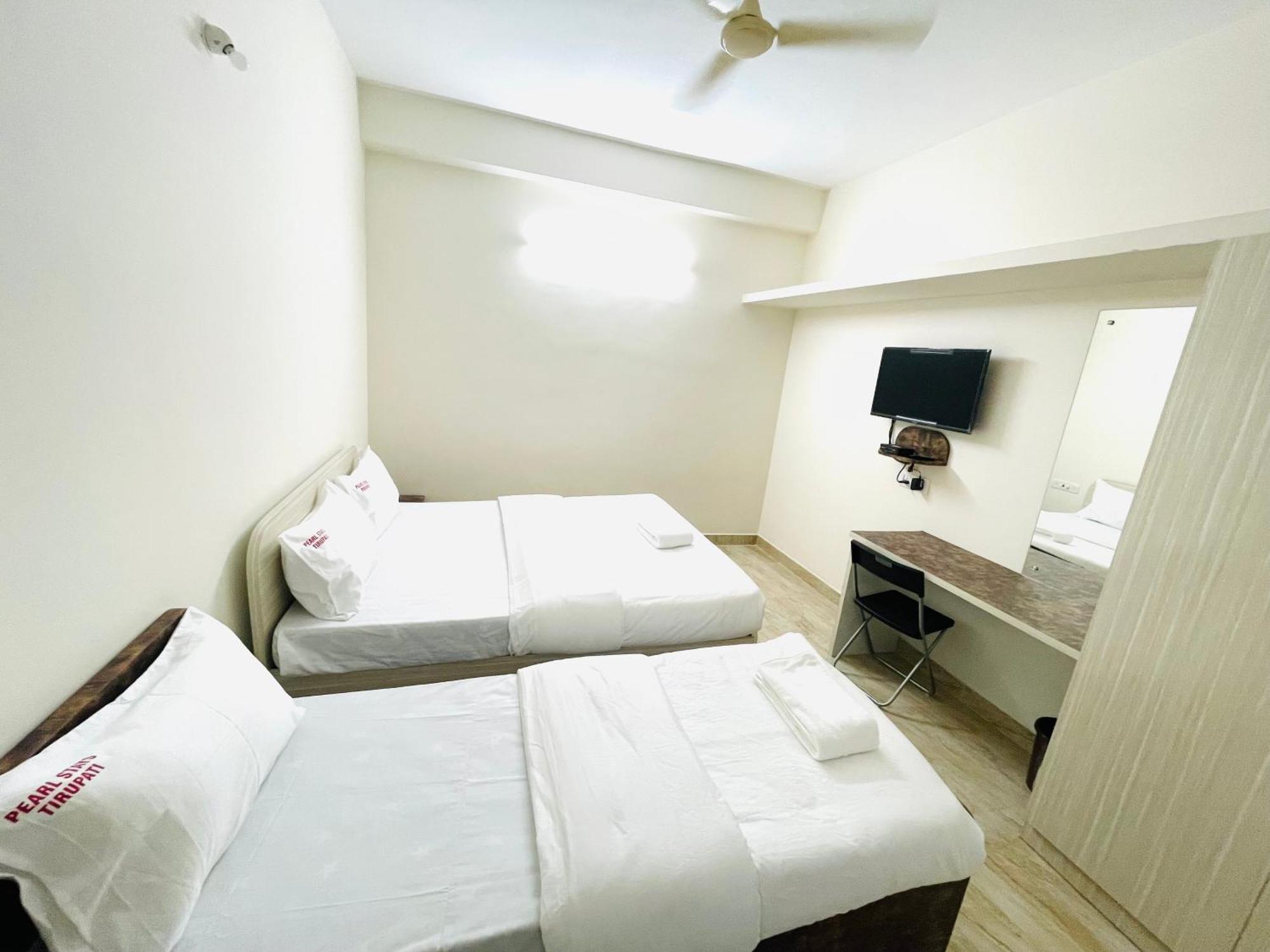 Pearl Stays, Tirupati - Very Convenient For The People Coming From Bangalore And Chennai - You Can Skip City Traffic While Reaching Any Temple In Tirupati - Covered Parking - 24Hrs Front Desk And Hot Water - Free Wifi - Flexible Checkin-In Check-Out Exterior photo